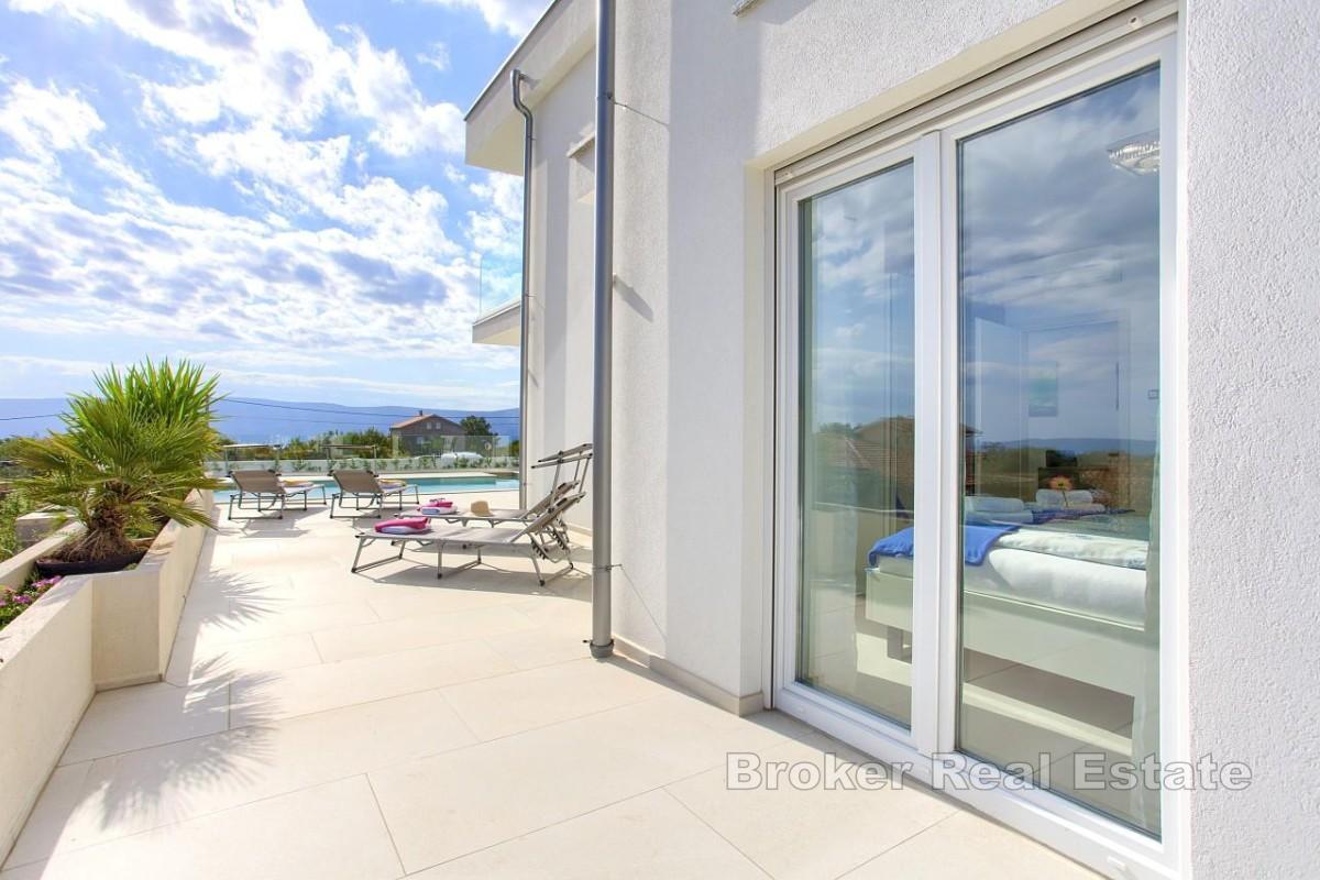 Nowoczesny apartament z dwiema sypialniami i basenem