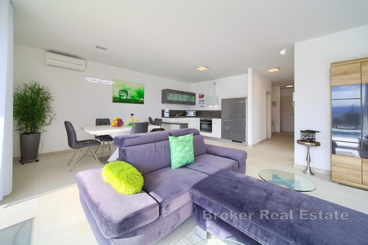 Nowoczesny apartament z dwiema sypialniami i basenem