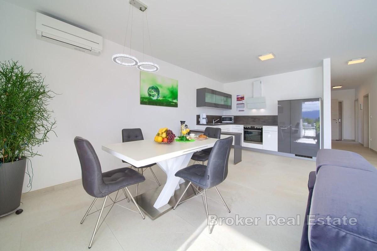 Nowoczesny apartament z dwiema sypialniami i basenem
