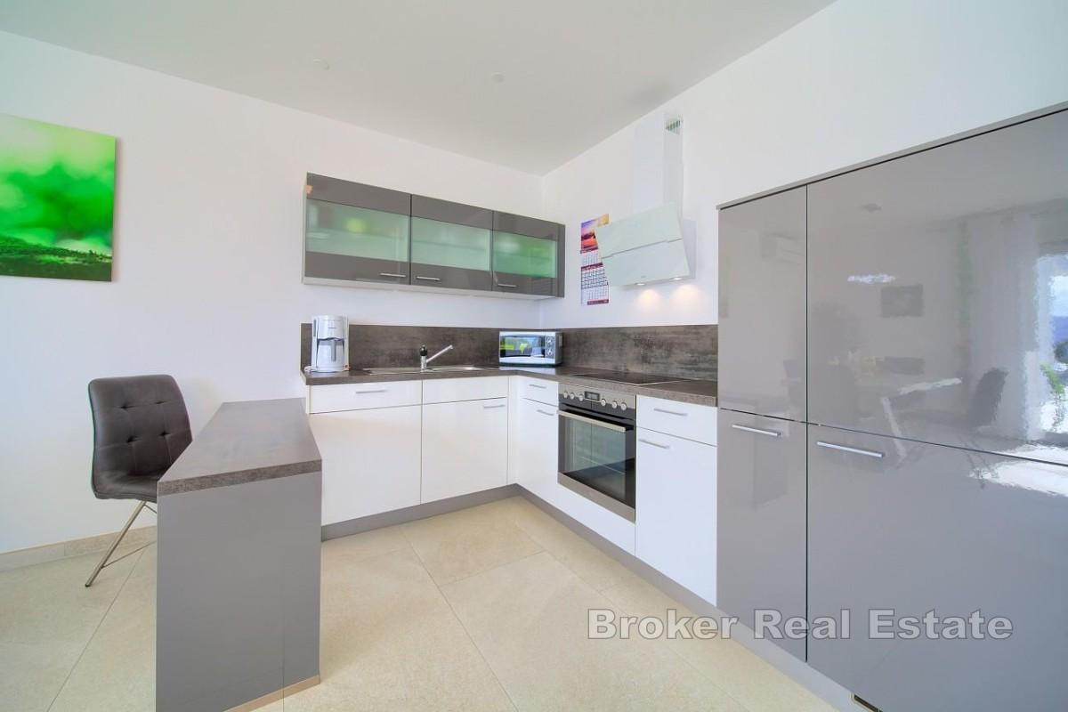 Современная вилла с четырьмя квартирами