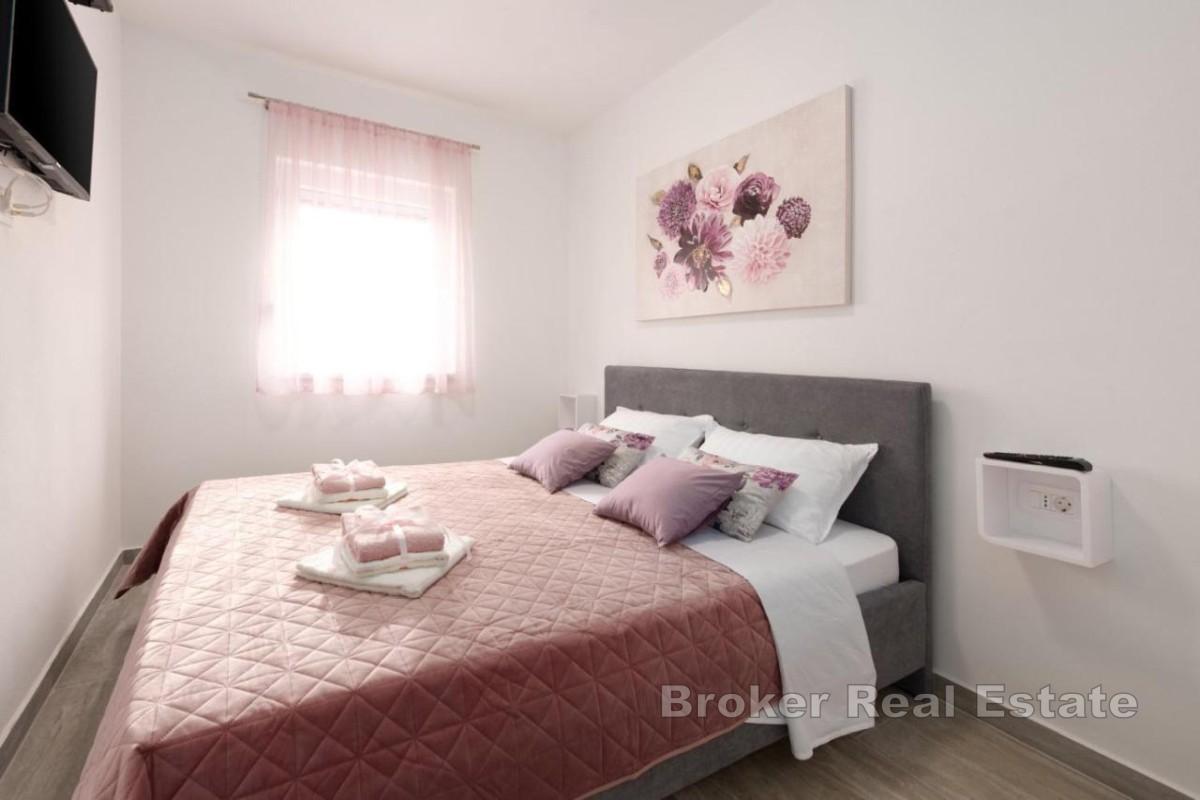 Apartman s terasom i pogledom na more