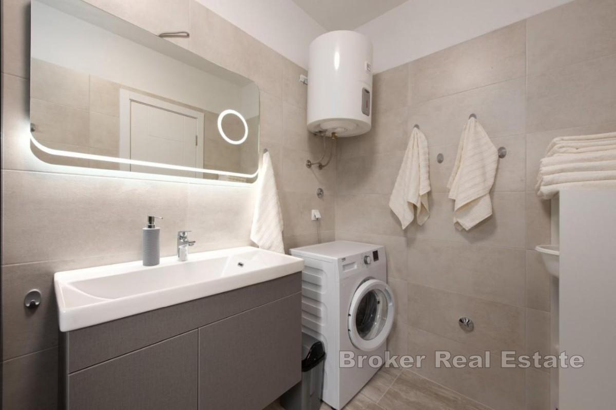 Apartman s terasom i pogledom na more
