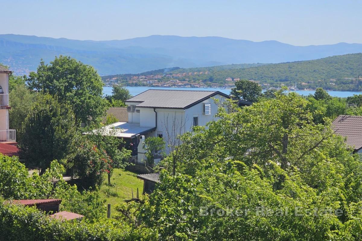 Leilighet med terrasse og havutsikt