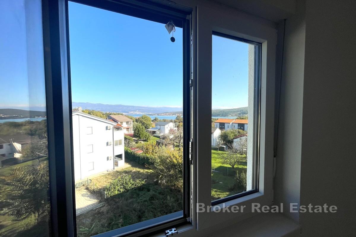Leilighet med terrasse og havutsikt