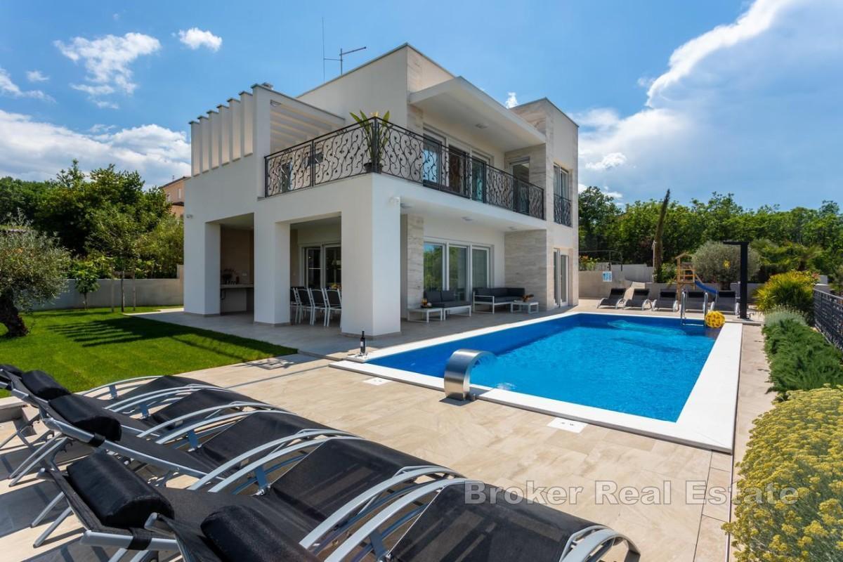 Villa moderne au calme, proche de la mer
