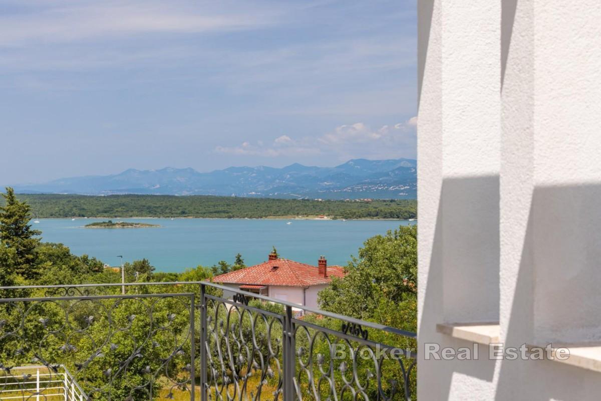 Moderne Villa in ruhiger Lage nahe dem Meer