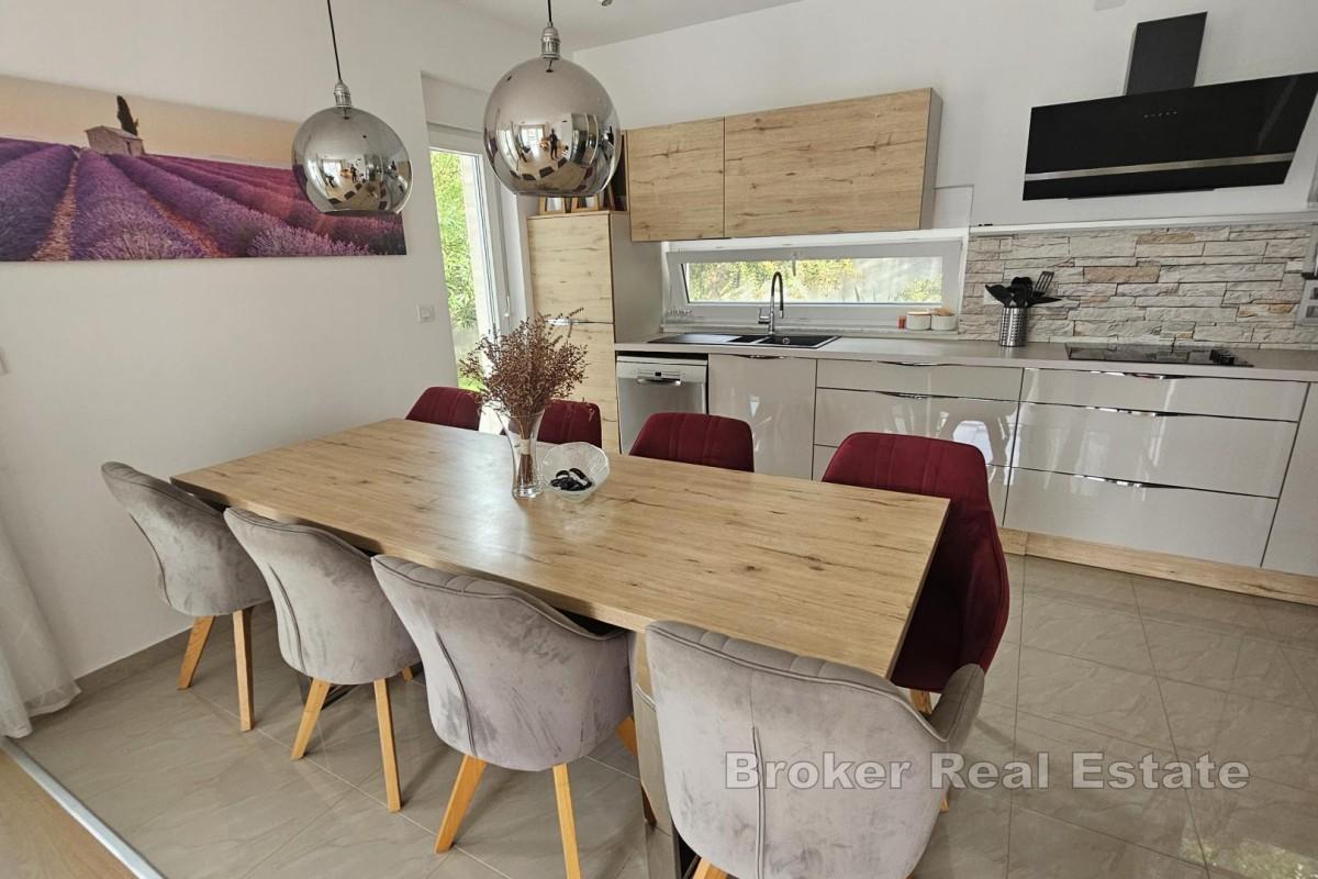 Moderne Villa in ruhiger Lage nahe dem Meer