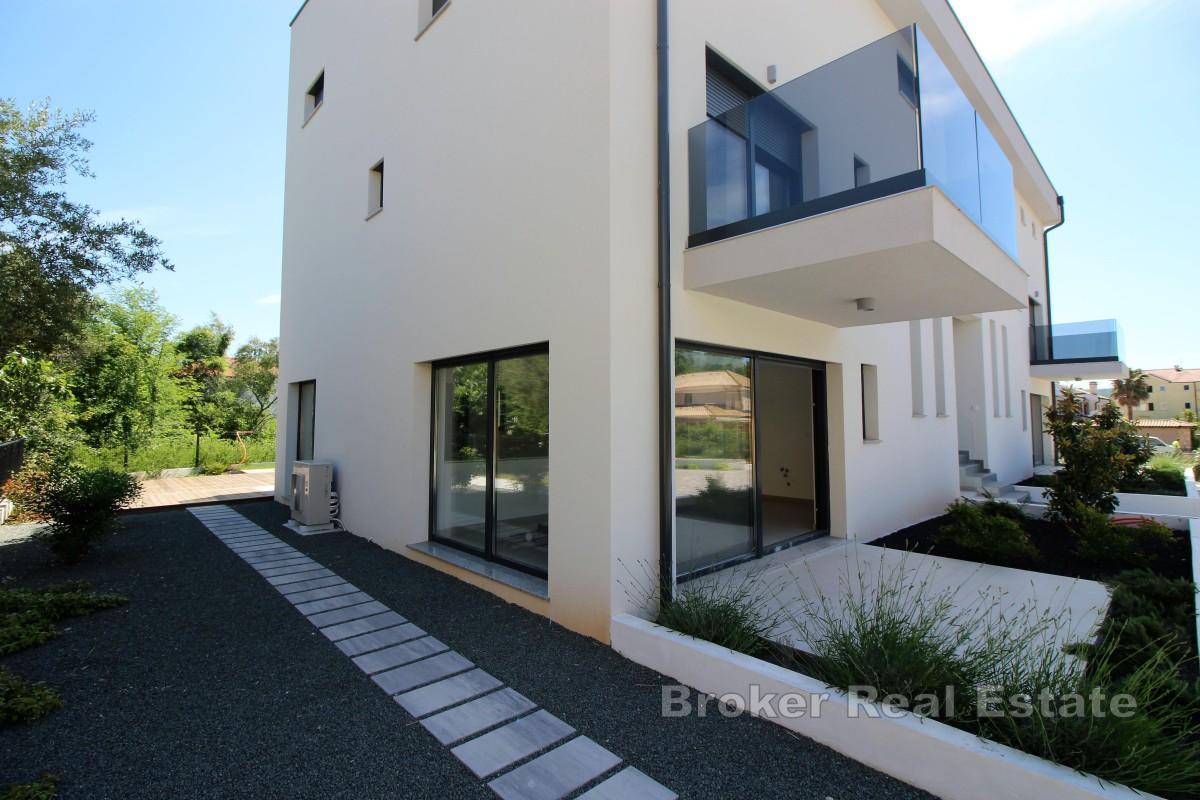 Luxuriöse Wohnung mit Pool in Meeresnähe