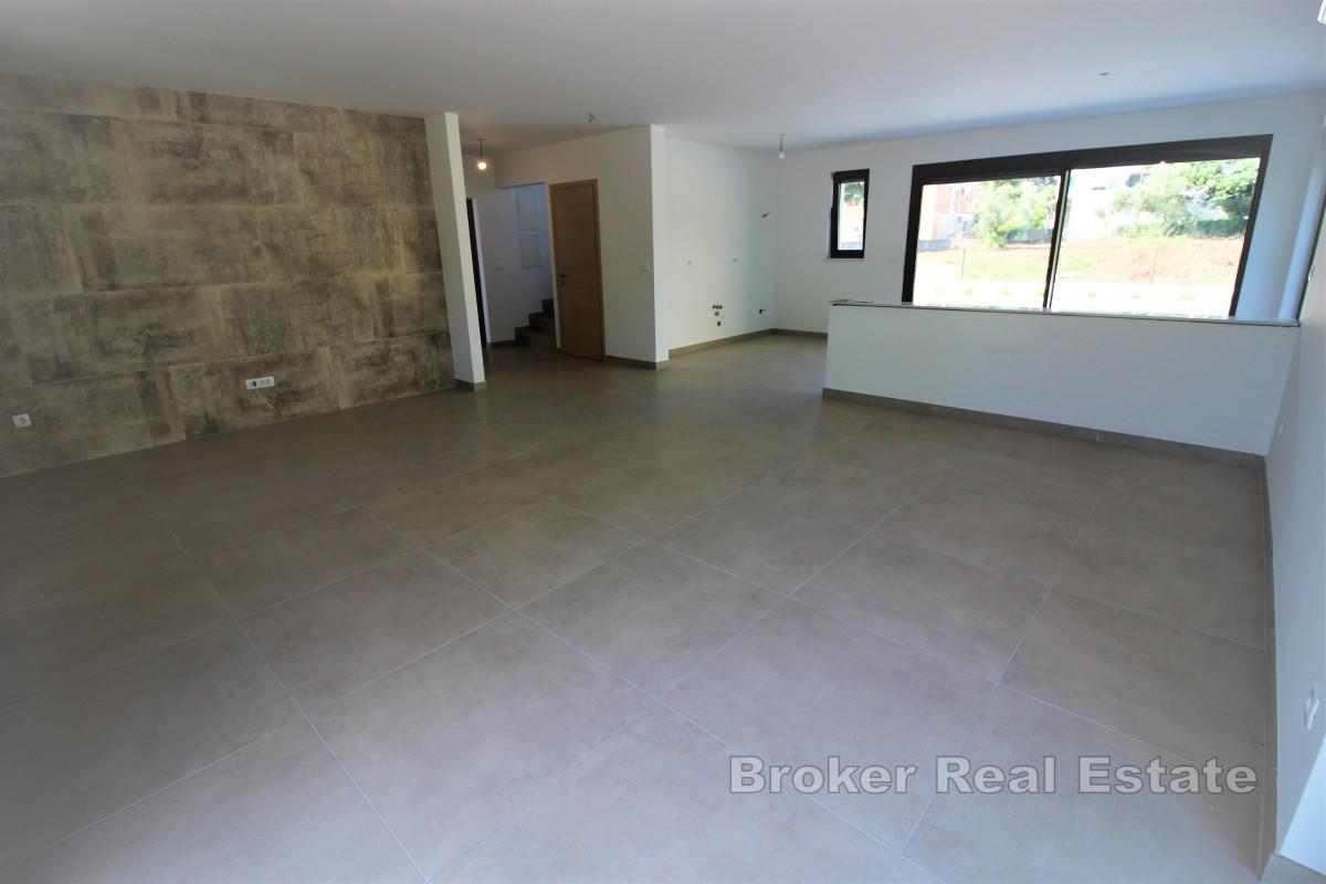 Luxuriöse Wohnung mit Pool in Meeresnähe