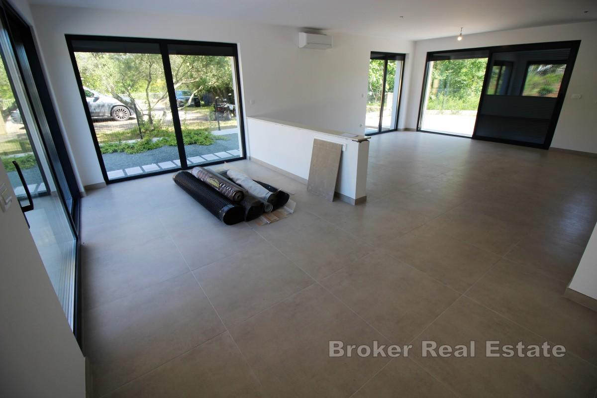 Luxuriöse Wohnung mit Pool in Meeresnähe