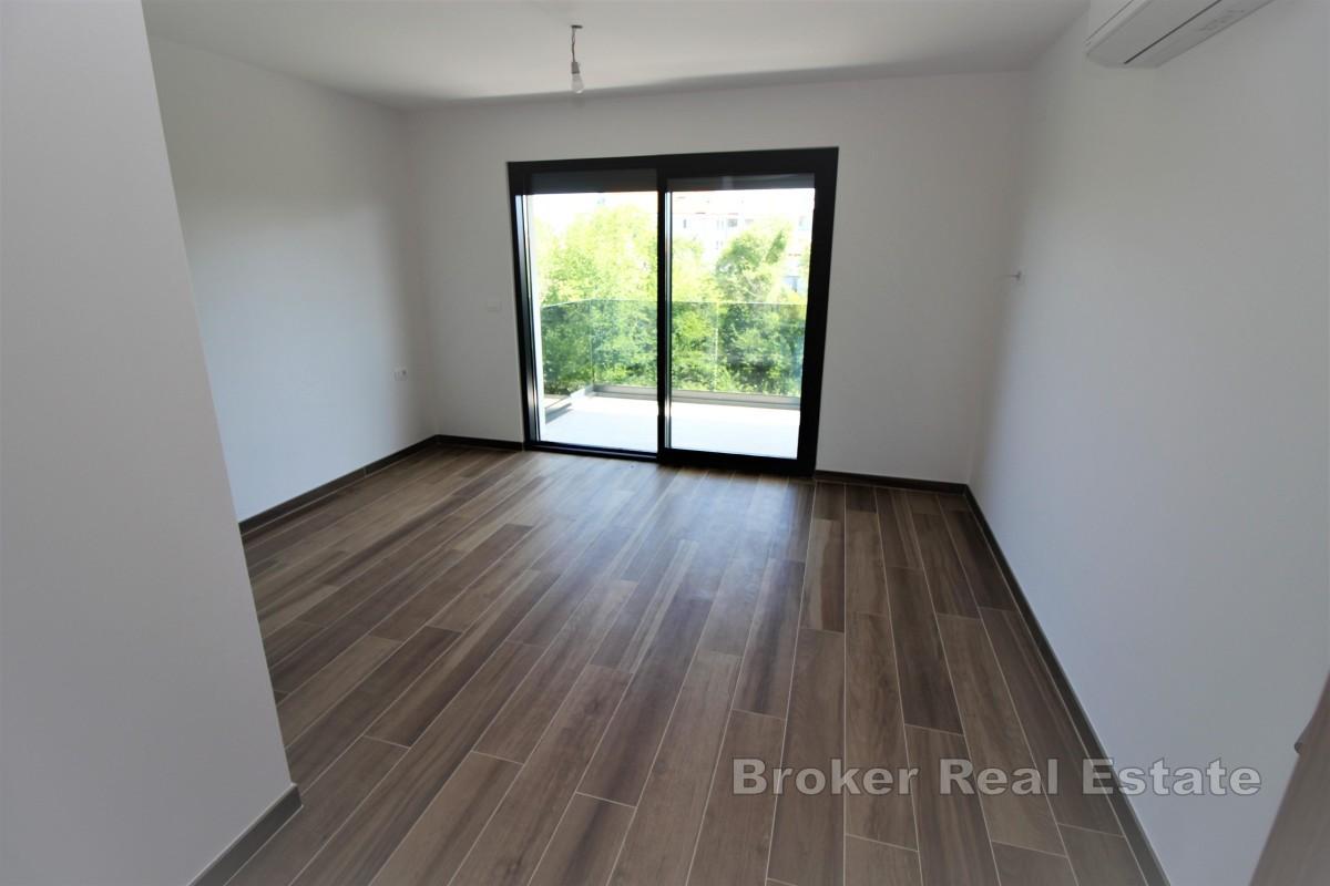 Luxuriöse Wohnung mit Pool in Meeresnähe