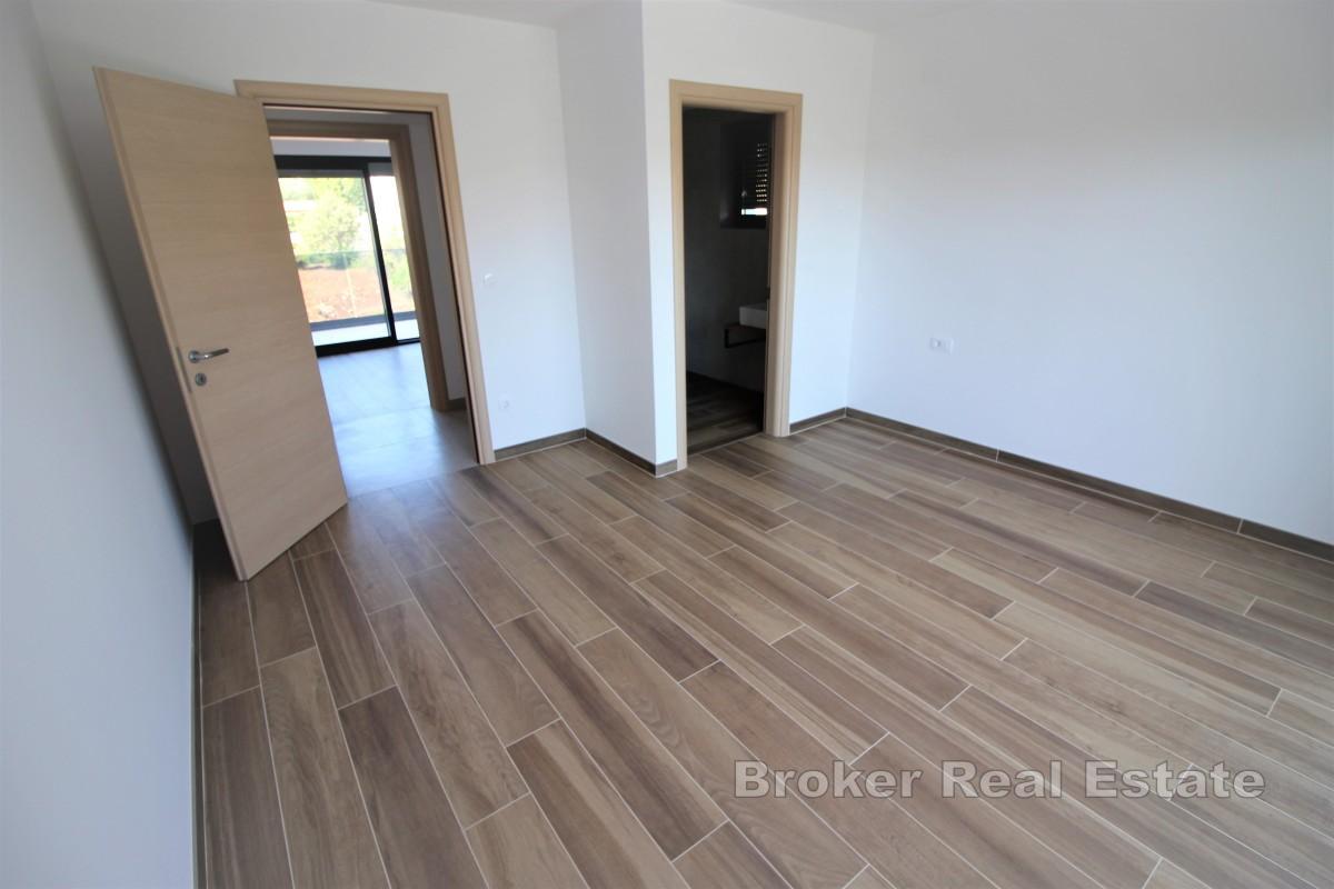 Luxuriöse Wohnung mit Pool in Meeresnähe