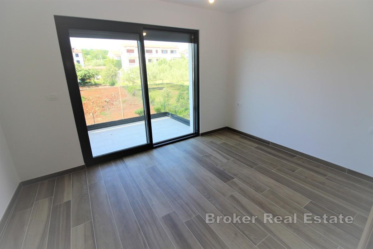 Luxuriöse Wohnung mit Pool in Meeresnähe