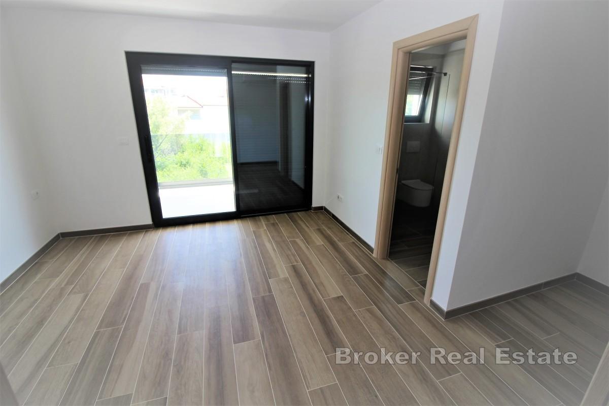 Luxuriöse Wohnung mit Pool in Meeresnähe