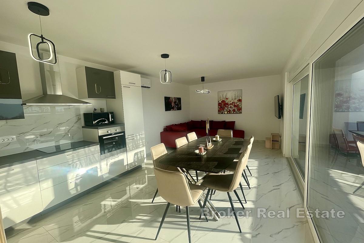 Dvojna kuća s bazenom i pogledom na more