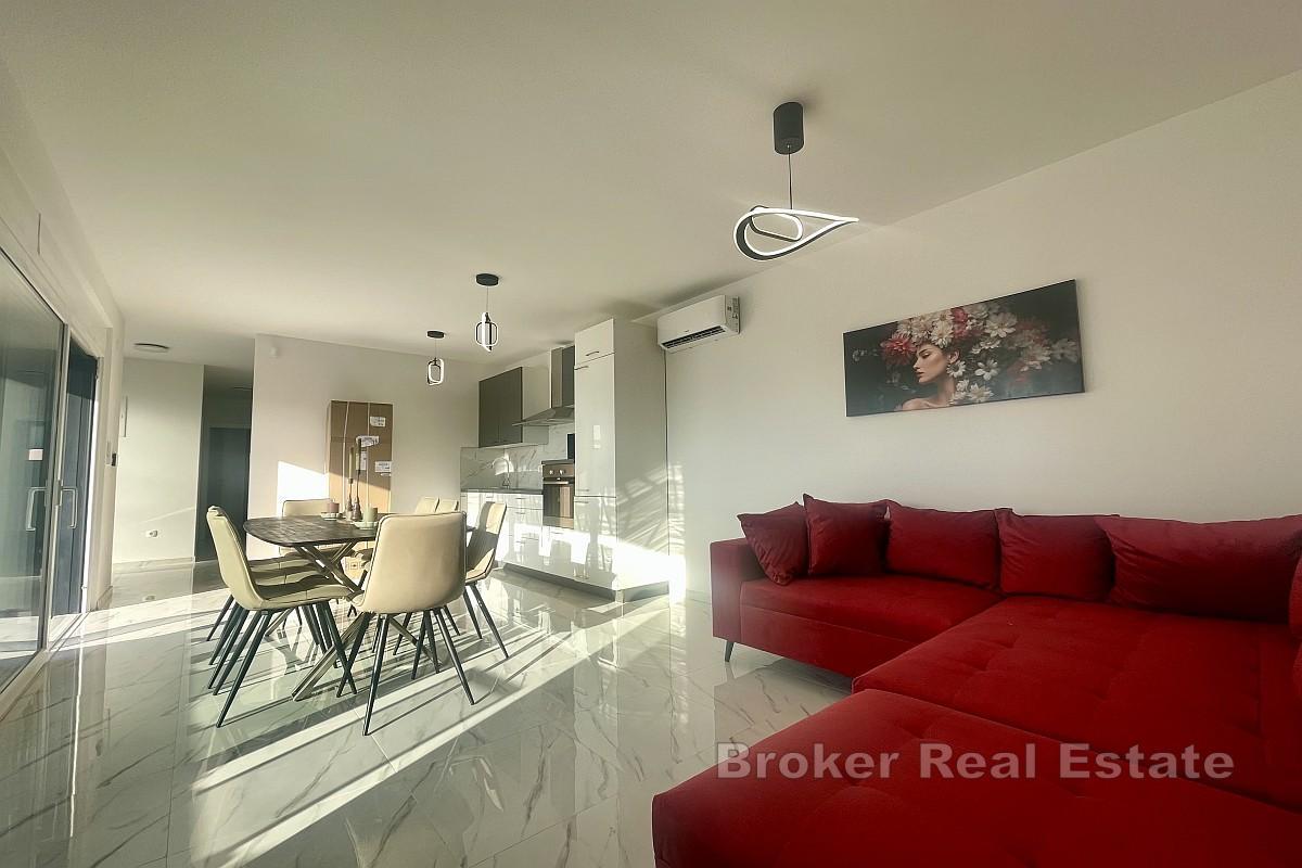 Dvojna kuća s bazenom i pogledom na more