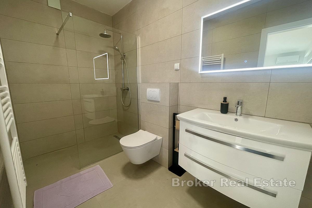 Dvojna kuća s bazenom i pogledom na more