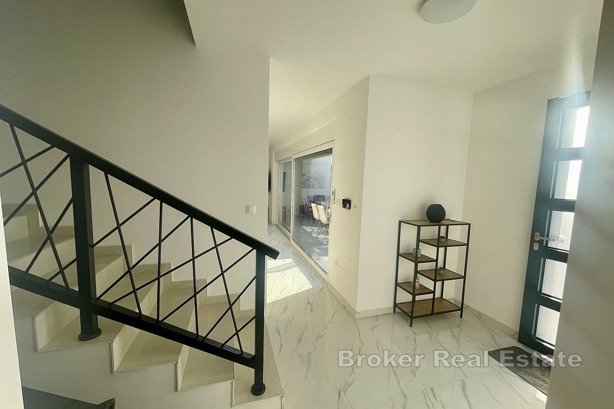 Dvojna kuća s bazenom i pogledom na more