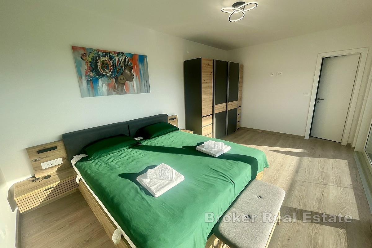 Dvojna kuća s bazenom i pogledom na more