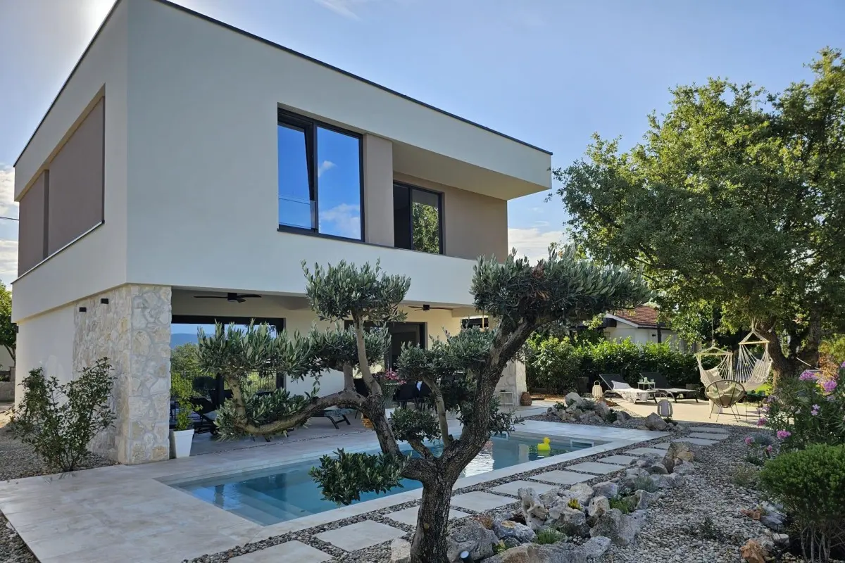 001-1023-60-Krk-Modern-villa-with-pool-in-a-quiet-location-for-sale