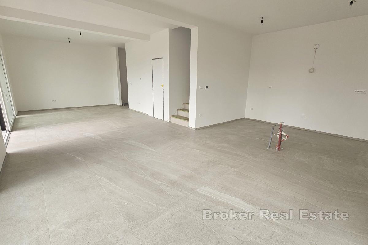 Dvoetažni apartman na atraktivnoj lokaciji