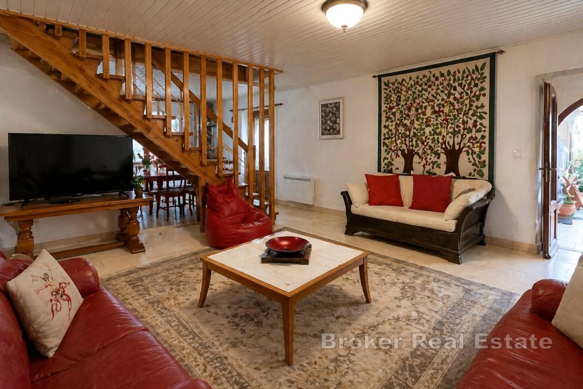 Maison en pierre rénovée avec vue mer