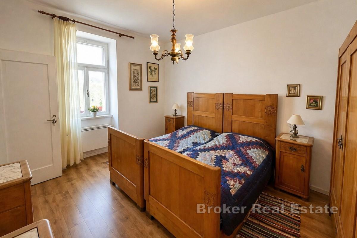 Maison en pierre rénovée avec vue mer