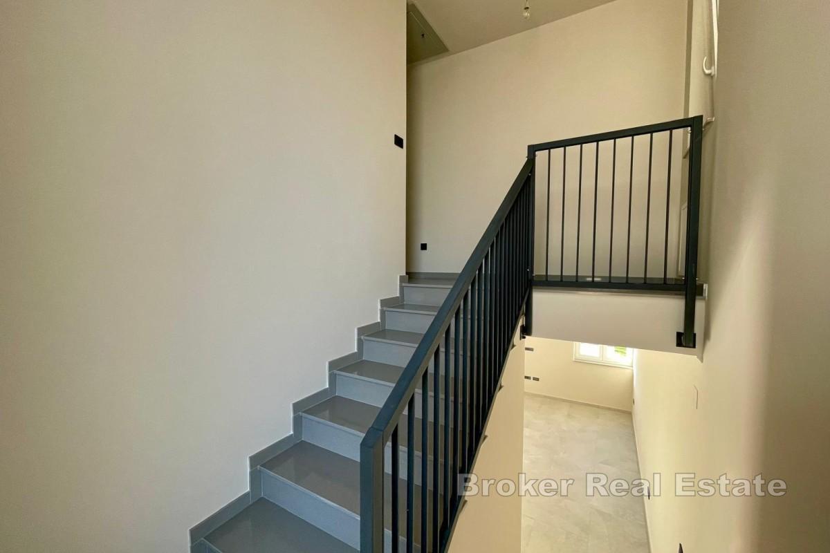 Villa moderna con piscina