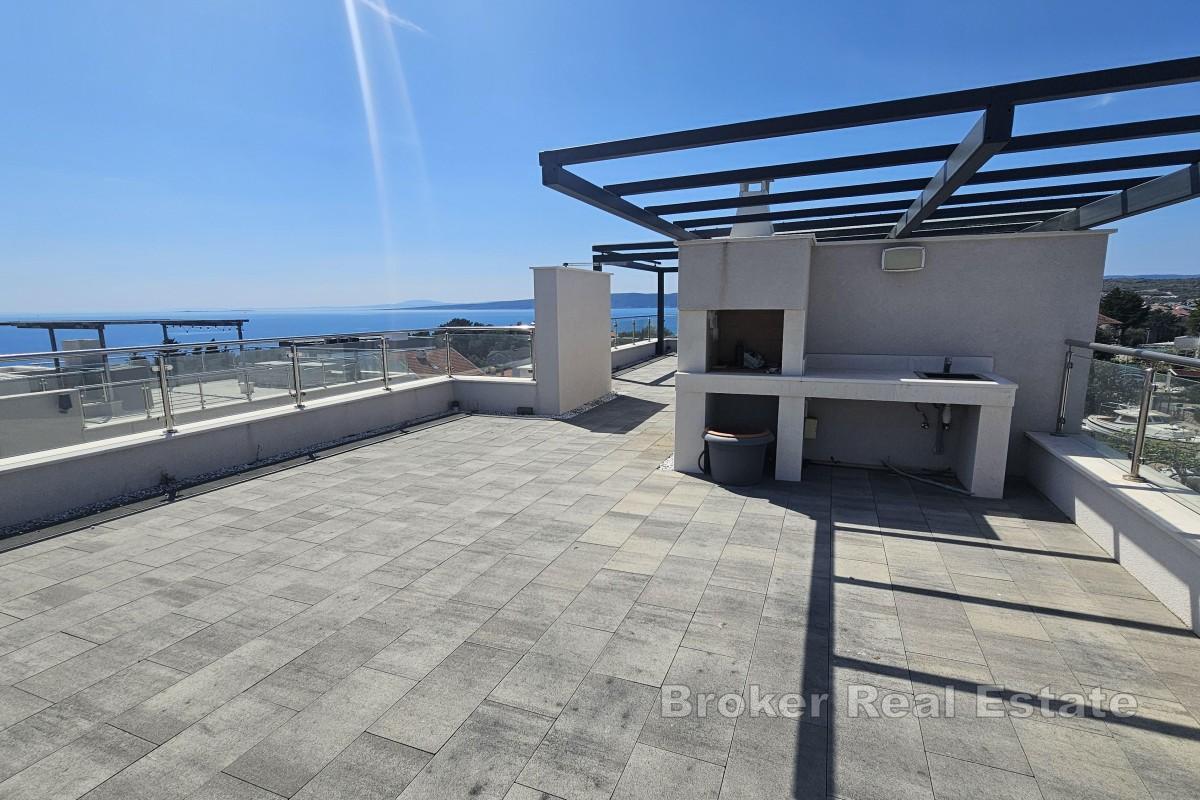 Penthouse près de la mer avec une spacieuse terrasse sur le toit
