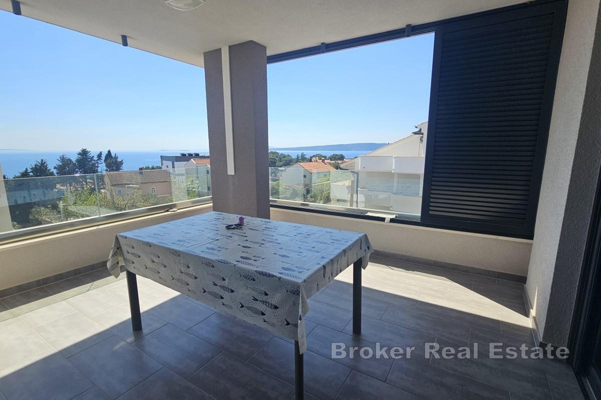 Penthouse près de la mer avec une spacieuse terrasse sur le toit