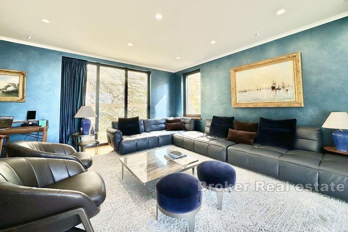 Bel appartement, première rangée de la mer