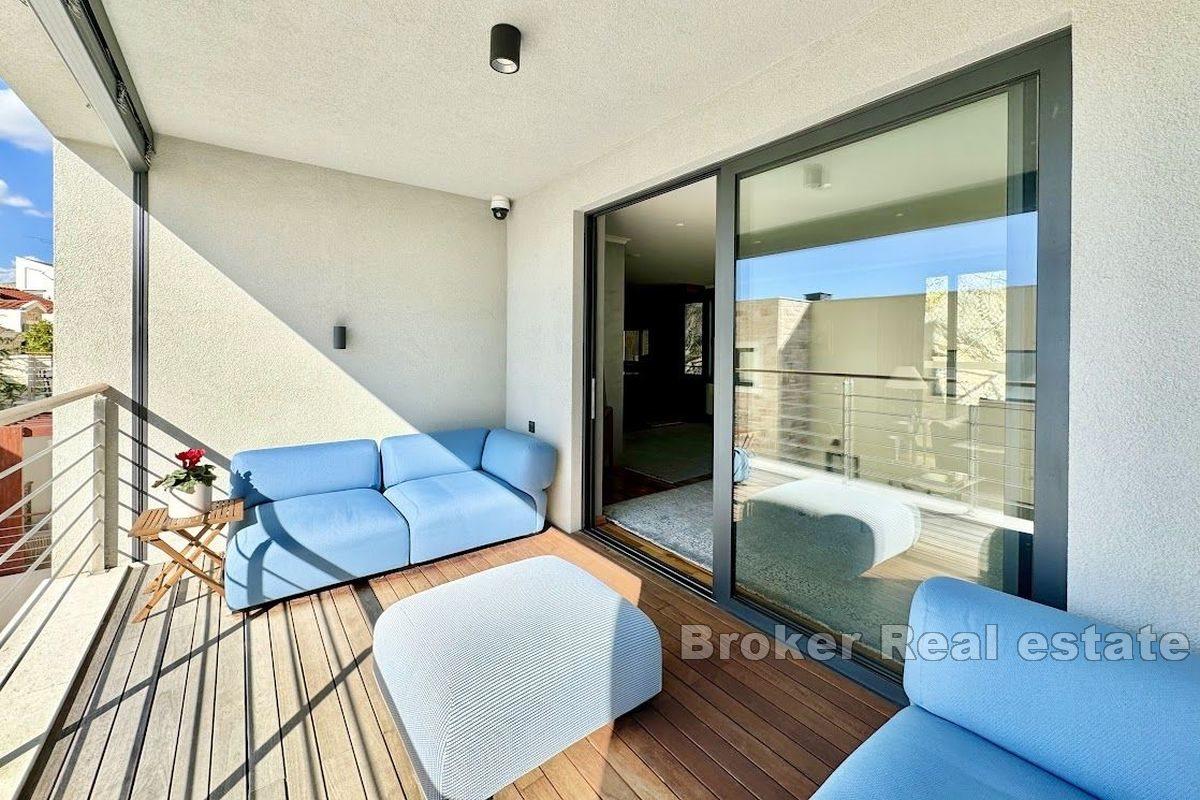 Bel appartement, première rangée de la mer