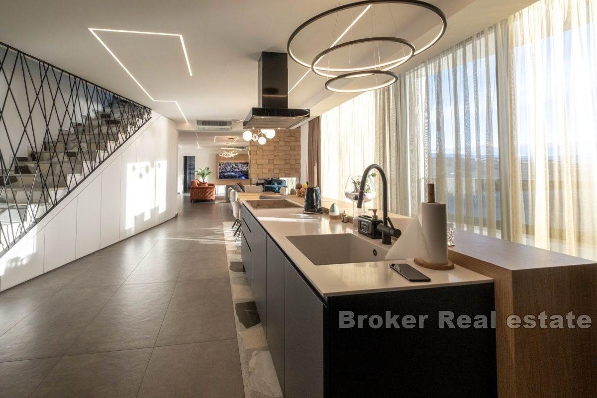 Moderní penthouse s panoramatickým výhledem na moře