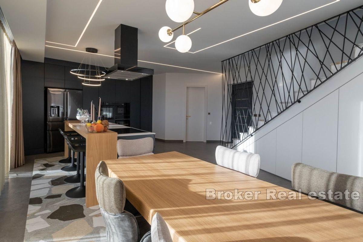 Moderní penthouse s panoramatickým výhledem na moře