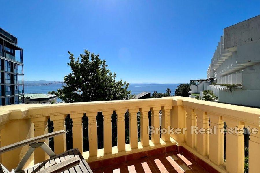 Dwupokojowe mieszkanie w willi z widokiem na morze