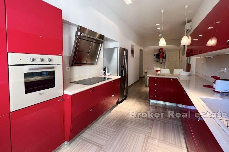 Dwupokojowe mieszkanie w willi z widokiem na morze