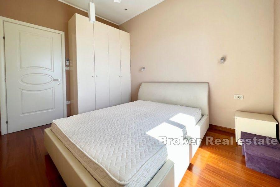 Dwupokojowe mieszkanie w willi z widokiem na morze