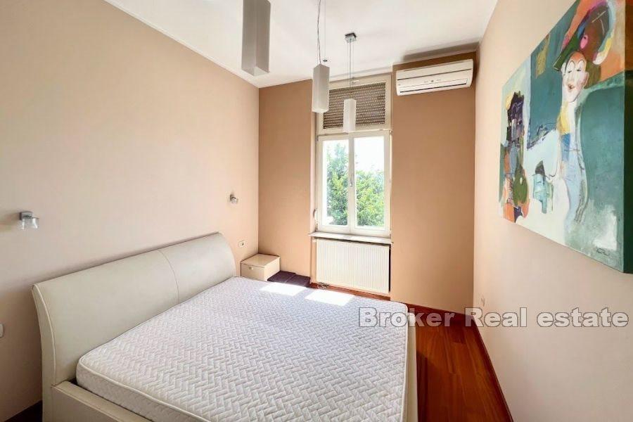 Dwupokojowe mieszkanie w willi z widokiem na morze