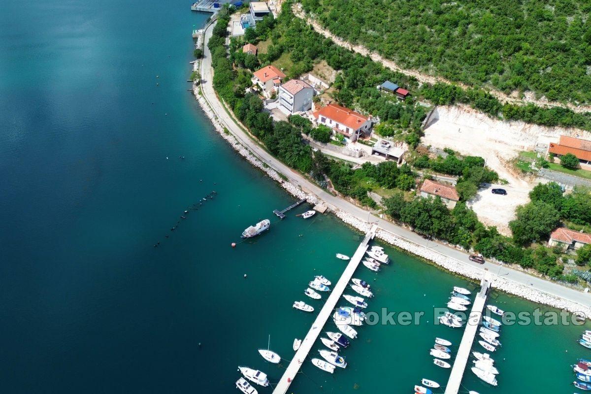 Terrain constructible avec un projet et une vue sur la mer