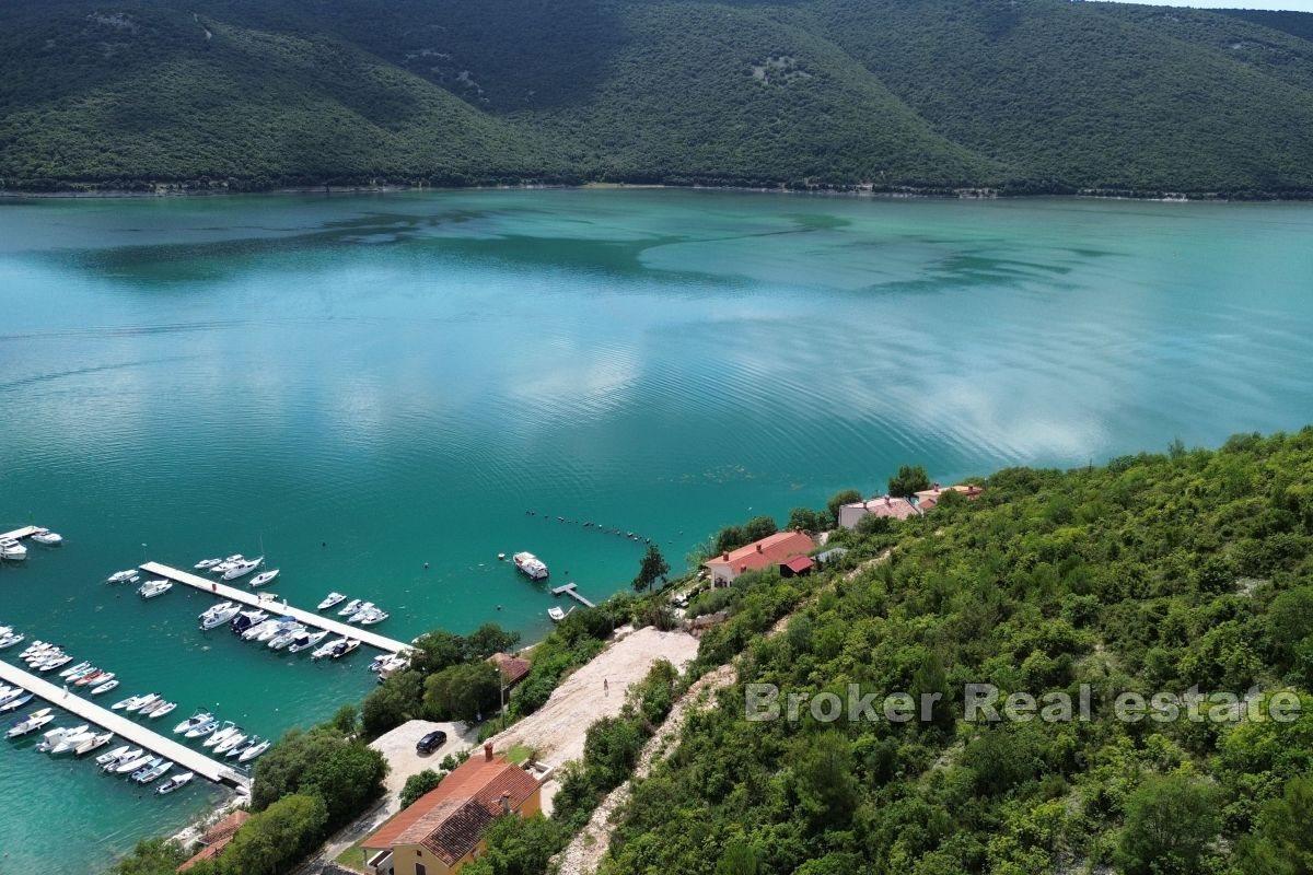 Terrain constructible avec un projet et une vue sur la mer