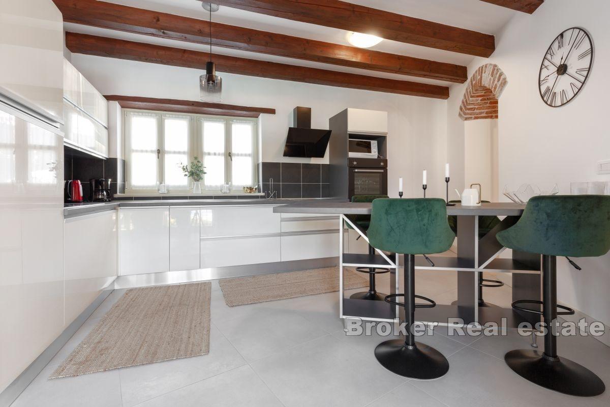Einheimisches Steinhaus mit Swimmingpool