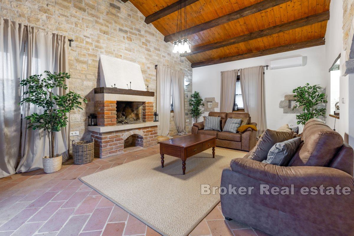 Casa in pietra con vista panoramica sul paesaggio