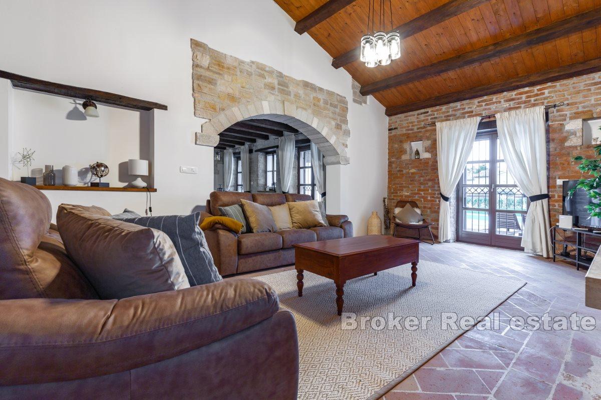 Casa in pietra con vista panoramica sul paesaggio