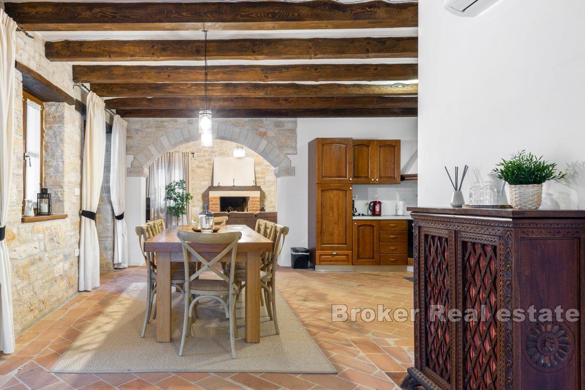 Casa in pietra con vista panoramica sul paesaggio