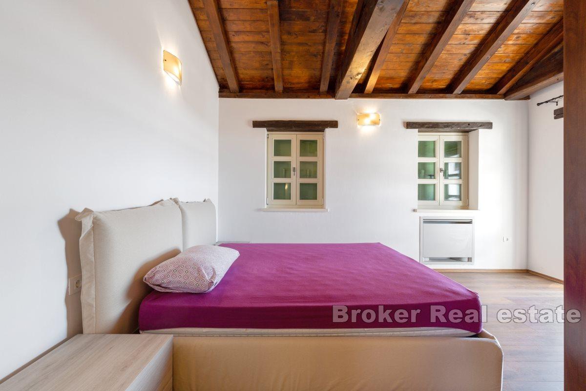 Freistehendes Haus mit Swimmingpool