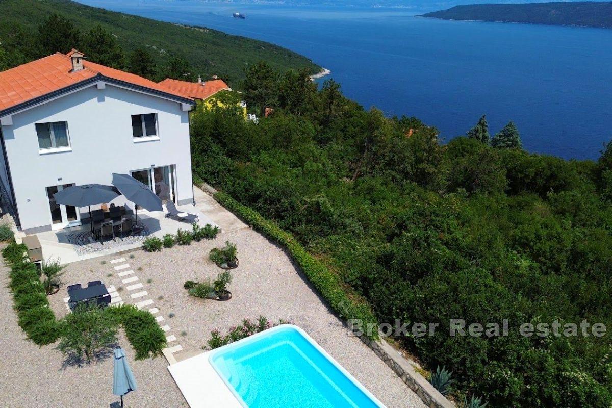 Charmante maison avec piscine et vue sur la mer