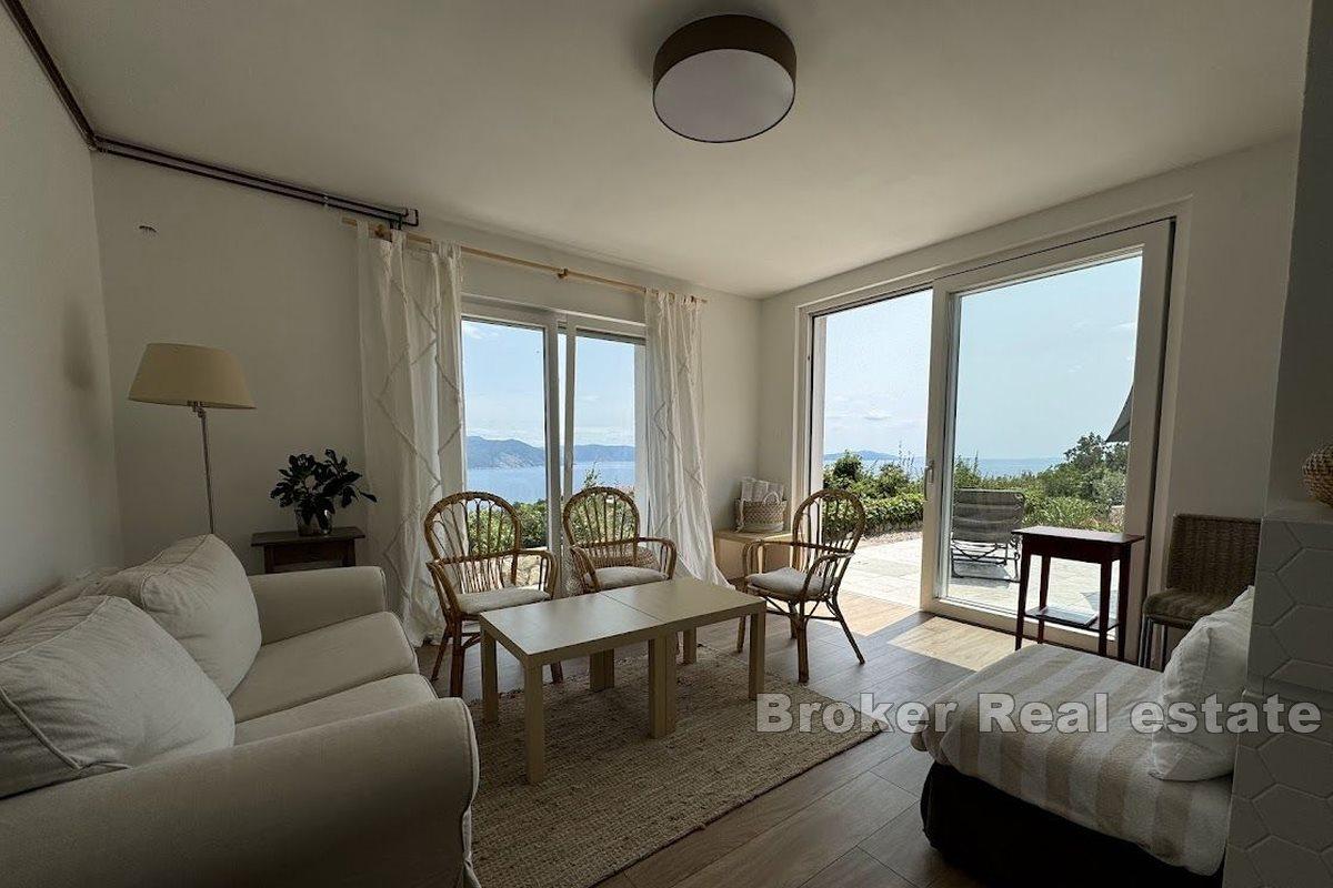 Šarmantna kuća s bazenom i pogledom na more