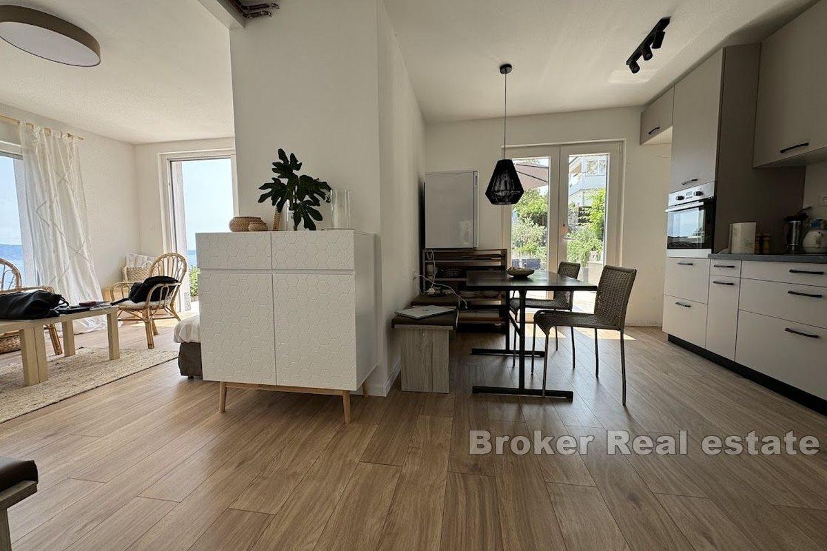 Šarmantna kuća s bazenom i pogledom na more