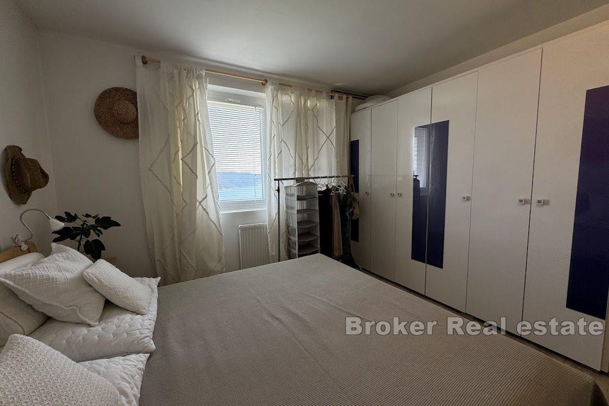 Šarmantna kuća s bazenom i pogledom na more