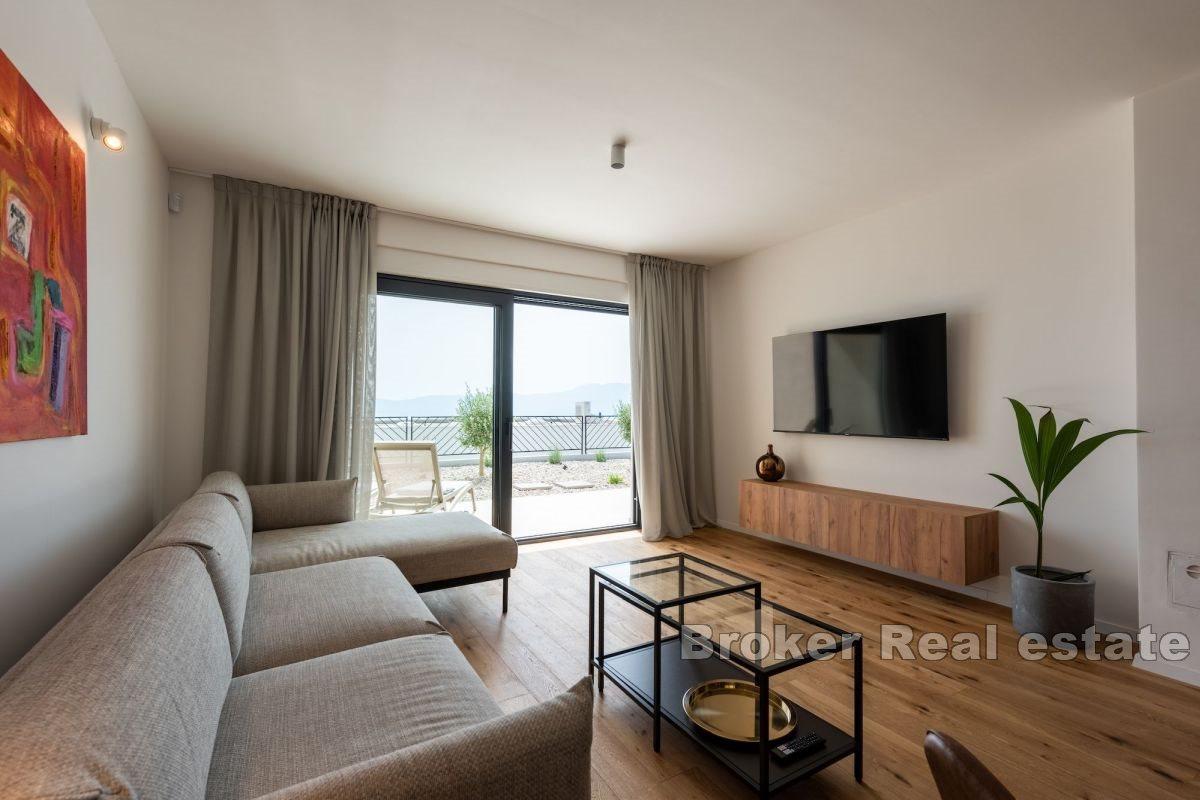 Nowoczesna willa z widokiem na basen i morze